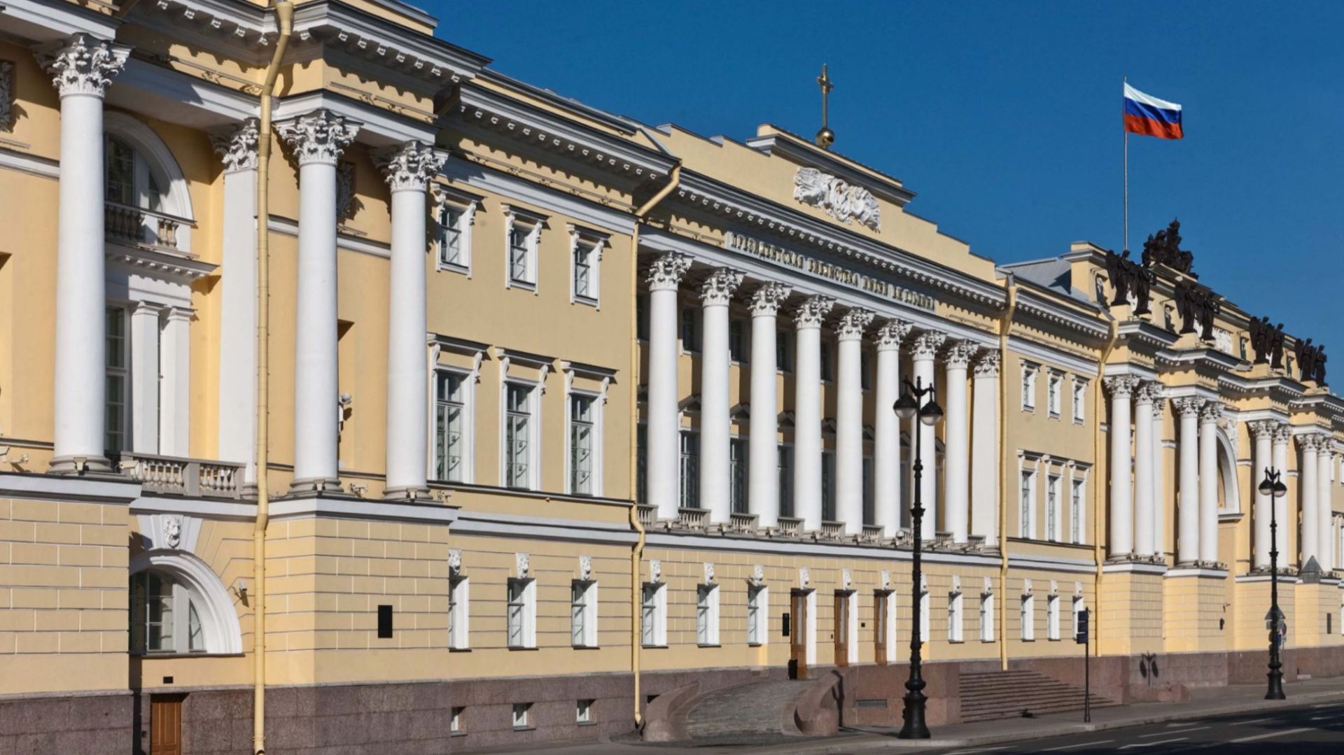 Где и как должен употребляться русский язык в статусе государственного языка Российской Федерации