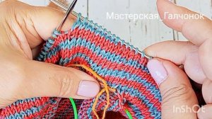 Вяжем полоски по кругу без ступеньки. Полоски в два ряда.