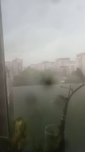 у нас гроза (не спрашивайте что с камерой)