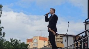 День Святой Троицы, праздник у стен церкви