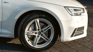Audi A4B9 в шикарном состоянии S-Line полный