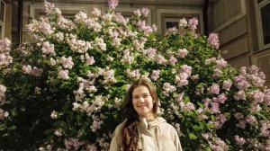 Сделали прививки дочке, визуализирую мечту, фотосессия у сирени, мальтипу Эмми у нас в гостях.