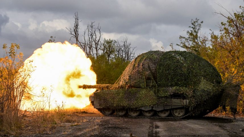 Российские танкисты уничтожили «опорник» боевиков ВСУ. Лучшее видео из зоны СВО смотреть онлайн