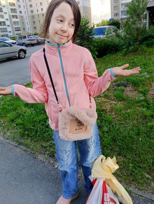 ну ничего страшного, уронила телефон в лужу.