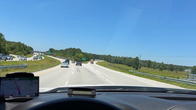 Строим дом в Северной Каролине. Залили фундамент и поставили каркас дома. И снова болтаю по дороге смотреть онлайн