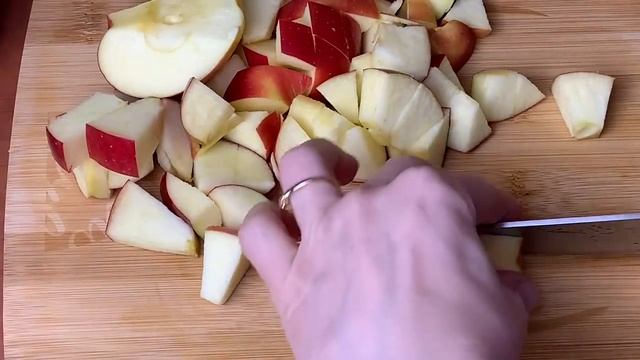 За 5 минут ЯБЛОЧНЫЙ ПИРОГ на сковороде, который тает во рту! Быстрый и Вкусный Завтрак!-1 смотреть онлайн
