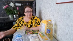 Первые ягоды,  шикарные цветы, покупки и пирожки с яйцом и луком.