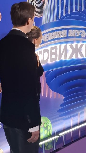 Беременная Дина Аверина на премии "МУЗ-ТВ" смотреть онлайн
