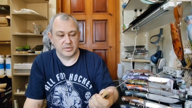 Много ножей на обзоре. Пашка и Вовка одногрупники?
