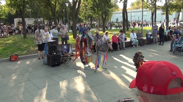 Уличный музыкан индеец ВДНХ Москва