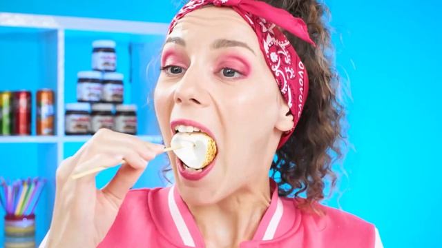 Богатые студенты vs Бедные студенты # Смешные Cитуации от Fun Teen смотреть онлайн