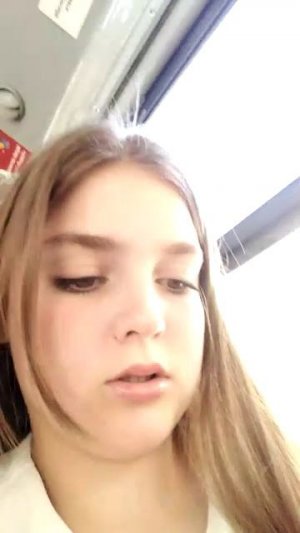 сейчас узнаем что делает бабушка в автобусе