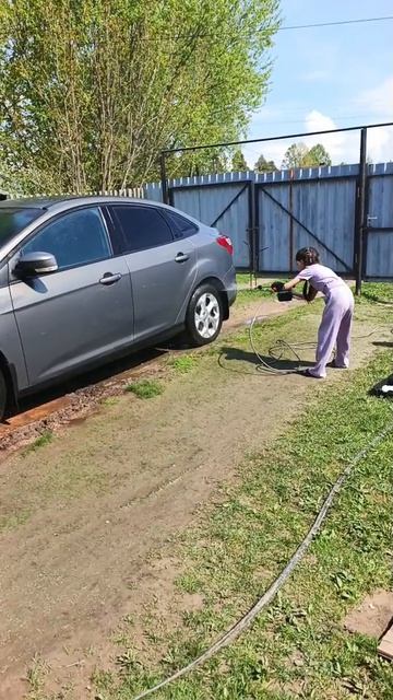 Ждем папу с работы, намываем машину 🚔 смотреть онлайн