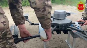 Военнослужащие подразделений войск БПС ГрВ «Центр» работают с трофейными БПЛА