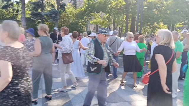 Я ГОТОВ ЦЕЛОВАТЬ ПЕСОК ТАНЦЫ ХАРЬКОВ ИЮНЬ 2026 смотреть онлайн