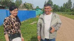 Яна битта Гулистонлик оила Москвадан Великие Лукига келиб, кишлокдан ховли орттирдилар