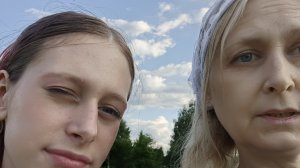 идём на вечернюю службу в церковь 💒