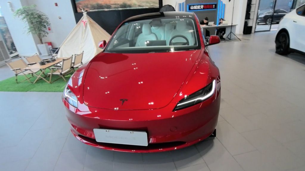 Tesla Model 3 (2026г.) - краткий обзор смотреть онлайн