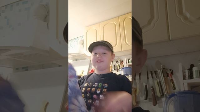 Когда один ученик шутит в столовке (смешное видео, смех, юмор, приколы)