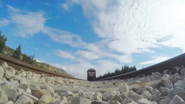 Едем на поезде и заглядываем куда нельзя пассажирам. смотреть онлайн