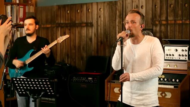 The Ultimate Queen Medley (Bohemian Rhapsody, Don't Stop Me Now, We Are the Cham