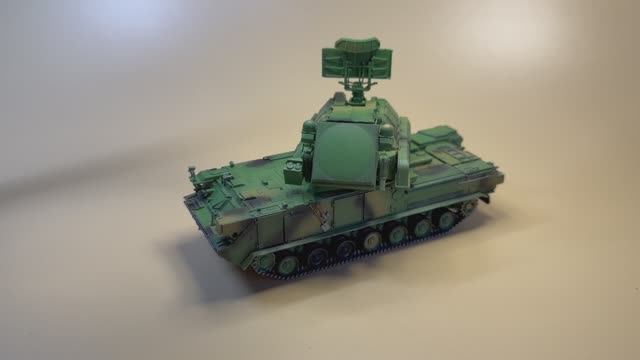 Зенитно-ракетный комплекс ТОР-М2 - сборочная модель в масштабе 1/72