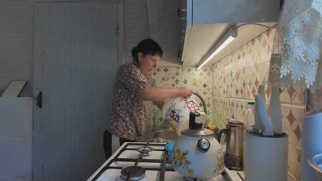 ОНА МОЛОДЕЦ НЕ ТО ЧТО Я! смотреть онлайн