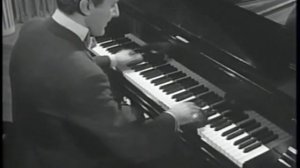 Liberace playing La Cucaracha