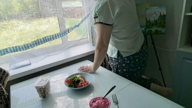 Проверила пляж. Занялась опять ветками.