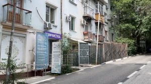 Ялта. С ул.Московской на ул.Руданского. Памятник ГСС Мазитову Г.А. МЦ «Времена года». 02.06.2026. Кр
