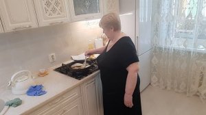 1000003656.mp4.   Жарим  рыбку  уборка на кухни  пока пока до встречи