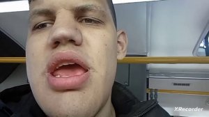 Выживаю в переполненном автобусе.
