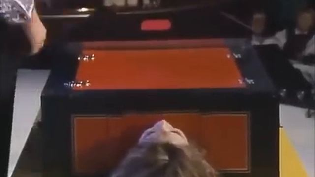 Sawing a Girl in Half . смотреть онлайн