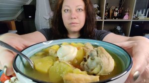 Мукбанг Тушеная картошка с курочкой, помидоры с сыром.