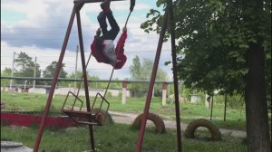 Трюки на качелях!
