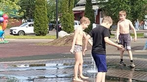 Купание в фонтане🥰... Наконец,тепло наступило.