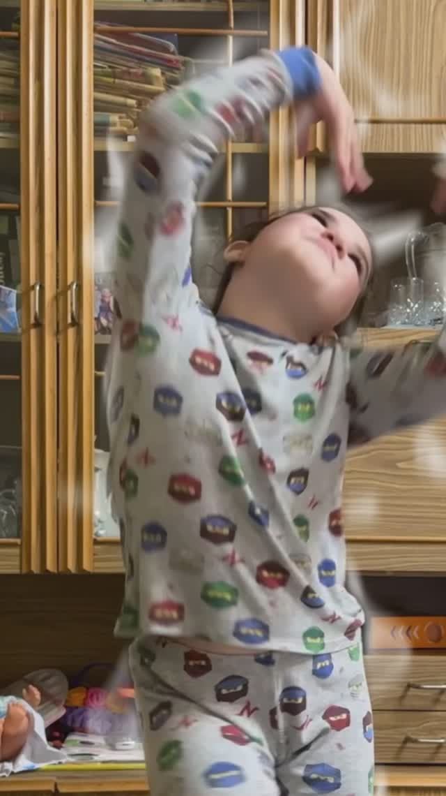 Танцую в пижаме брата 🤪💃🏻