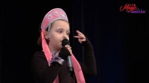 Я на конкурсе пою песню Потому что я русская девчонка