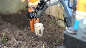 Установка водостока на ферме 🚜 Радиоуправляемый мини-экскаватор Jansen MB500 в масштабе 115