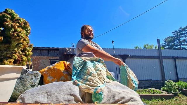 ВСЕГДА СУШИМ ПОДУШКИ НА СОЛНЫШКЕ Вкусная домашняя колбаса ДЕНЬ В СИБИРИ смотреть онлайн