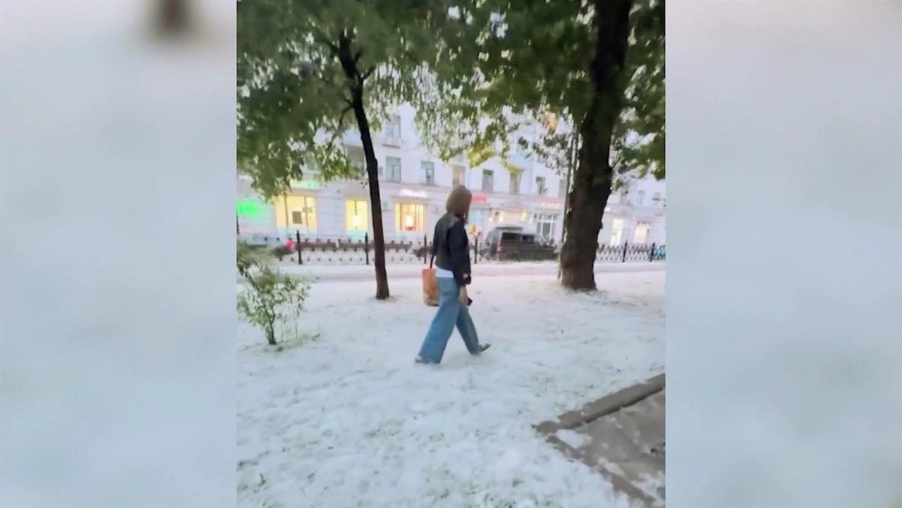 Российские регионы утопают в тополином пуху. смотреть онлайн