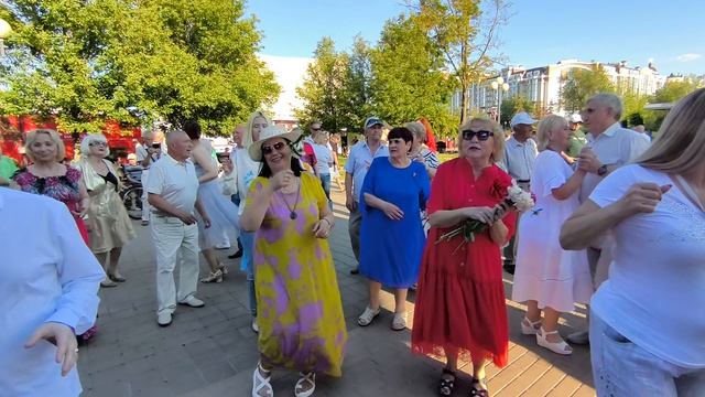 Дарите женщинам цветы..... 07.06.16. смотреть онлайн