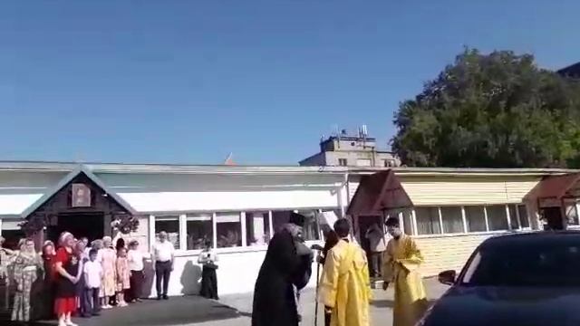 Встреча митрополита Варфоломея. У храма Всех Святых.