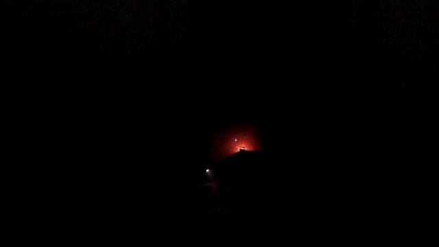 Злой Лекарь - Яркий огненно-оранжевый свет ночью над Садовой (город Семилуки, Воронежская область)