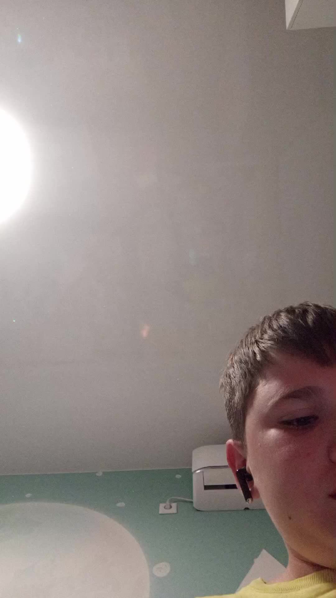 й