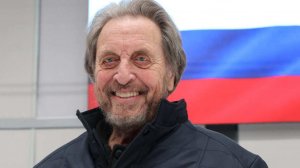 Отец Маска призвал россиян не обращать внимания на санкции