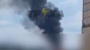 ‼️🇺🇦💥 Мощный взрыв в Запорожье, в небо поднимается столб дыма

▪️Сообщается о перебоях со светом