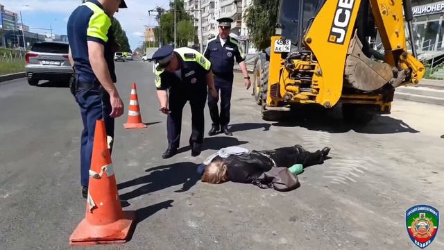 Экскаватор насмерть сбил 82-летнюю женщину в Казани