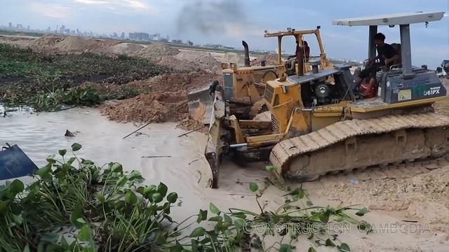 Amazing ! Accident Once the bulldozer is located underwater recovery process Successfully 100% смотреть онлайн