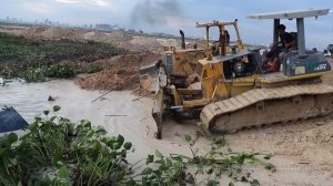 Amazing ! Accident Once the bulldozer is located underwater recovery process Successfully 100%